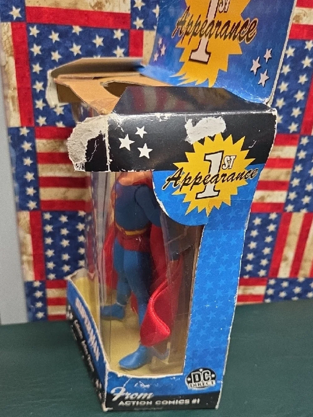 **Superman 1st Appearance Action Figure - Blue & Red** - Picture 3 of 7